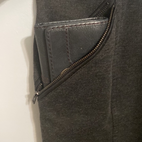 Magically flattering and functional miniskirt - Picture 4 of 7